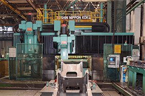 引進日本五面體數控鏜銑加工中心，確保關鍵零部件的加工精度。